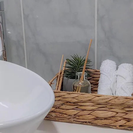 דירה Boho Style In Center Of טיראנה